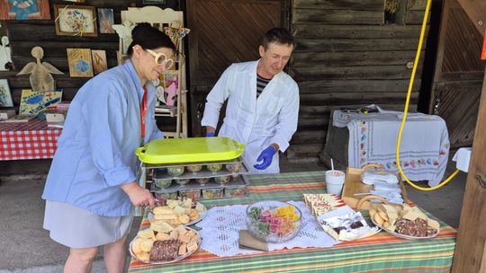 Dzień Rodziny w klimacie PRL w Warsztacie Terapii Zajęciowej Caritas [GALERIA ZDJĘĆ]