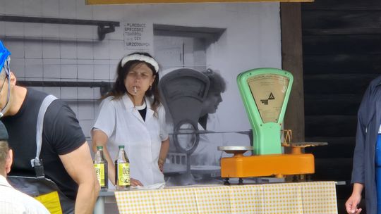 Dzień Rodziny w klimacie PRL w Warsztacie Terapii Zajęciowej Caritas [GALERIA ZDJĘĆ]