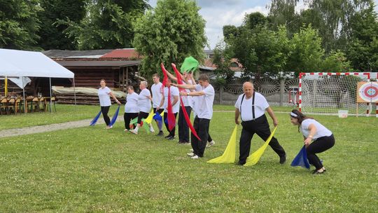 Dzień Rodziny w klimacie PRL w Warsztacie Terapii Zajęciowej Caritas [GALERIA ZDJĘĆ]