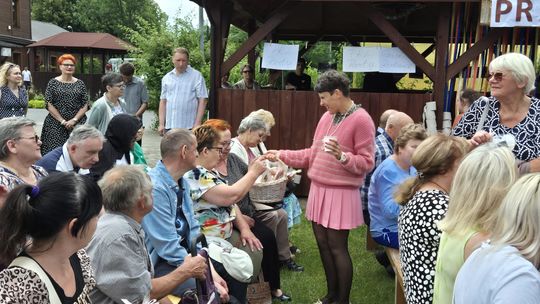 Dzień Rodziny w klimacie PRL w Warsztacie Terapii Zajęciowej Caritas [GALERIA ZDJĘĆ]