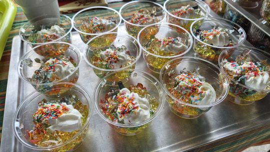 Dzień Rodziny w klimacie PRL w Warsztacie Terapii Zajęciowej Caritas [GALERIA ZDJĘĆ]