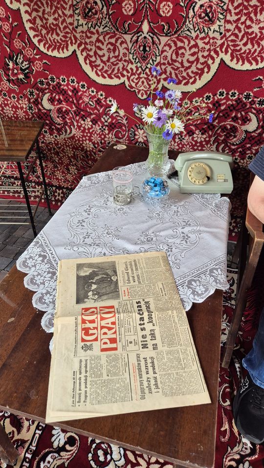 Dzień Rodziny w klimacie PRL w Warsztacie Terapii Zajęciowej Caritas [GALERIA ZDJĘĆ]