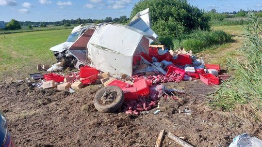 27-latek prawdopodobnie zasnął za kierownicą. Z ciężarówki nic nie zostało [ZDJĘCIA]