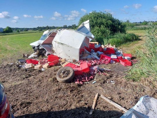 27-latek prawdopodobnie zasnął za kierownicą. Z ciężarówki nic nie zostało [ZDJĘCIA]