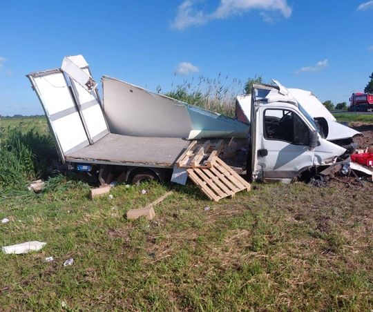 27-latek prawdopodobnie zasnął za kierownicą. Z ciężarówki nic nie zostało [ZDJĘCIA]