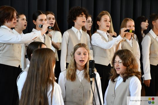 Publiczna Szkoła Podstawowa nr 4 w Krasnymstawie pożegnała absolwentów [GALERIA ZDJĘĆ]