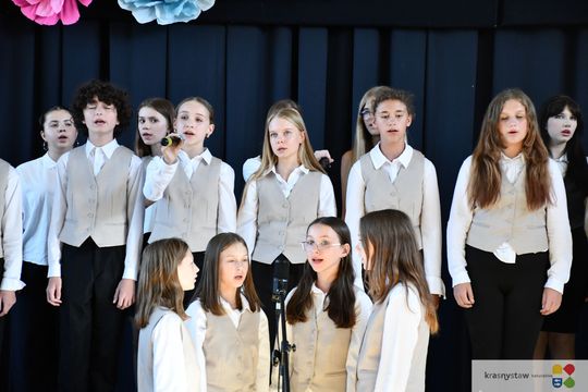 Publiczna Szkoła Podstawowa nr 4 w Krasnymstawie pożegnała absolwentów [GALERIA ZDJĘĆ]