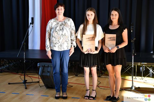 Publiczna Szkoła Podstawowa nr 4 w Krasnymstawie pożegnała absolwentów [GALERIA ZDJĘĆ]