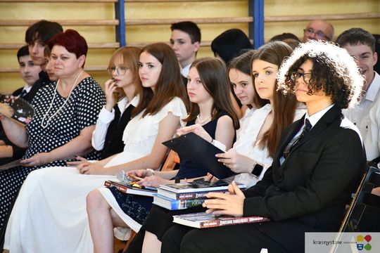 Publiczna Szkoła Podstawowa nr 4 w Krasnymstawie pożegnała absolwentów [GALERIA ZDJĘĆ]
