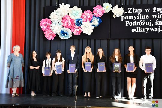 Publiczna Szkoła Podstawowa nr 4 w Krasnymstawie pożegnała absolwentów [GALERIA ZDJĘĆ]