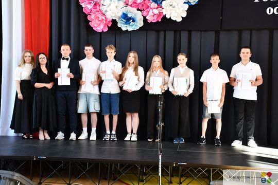 Publiczna Szkoła Podstawowa nr 4 w Krasnymstawie pożegnała absolwentów [GALERIA ZDJĘĆ]