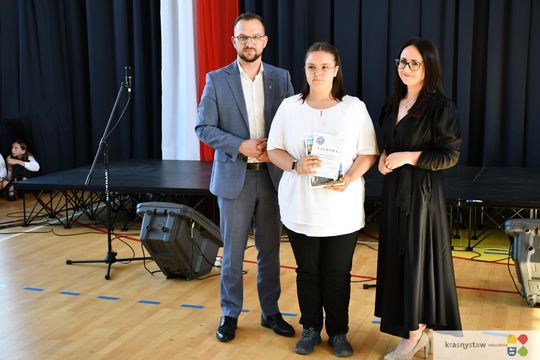 Publiczna Szkoła Podstawowa nr 4 w Krasnymstawie pożegnała absolwentów [GALERIA ZDJĘĆ]