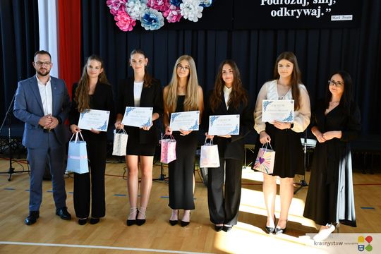 Publiczna Szkoła Podstawowa nr 4 w Krasnymstawie pożegnała absolwentów [GALERIA ZDJĘĆ]