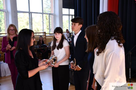 Publiczna Szkoła Podstawowa nr 4 w Krasnymstawie pożegnała absolwentów [GALERIA ZDJĘĆ]