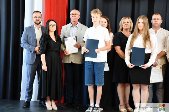 Publiczna Szkoła Podstawowa nr 4 w Krasnymstawie pożegnała absolwentów [GALERIA ZDJĘĆ]