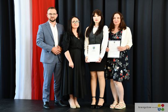 Publiczna Szkoła Podstawowa nr 4 w Krasnymstawie pożegnała absolwentów [GALERIA ZDJĘĆ]