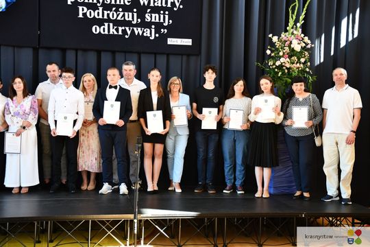 Publiczna Szkoła Podstawowa nr 4 w Krasnymstawie pożegnała absolwentów [GALERIA ZDJĘĆ]