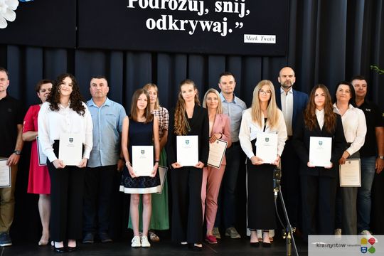 Publiczna Szkoła Podstawowa nr 4 w Krasnymstawie pożegnała absolwentów [GALERIA ZDJĘĆ]