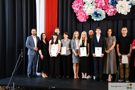 Publiczna Szkoła Podstawowa nr 4 w Krasnymstawie pożegnała absolwentów [GALERIA ZDJĘĆ]