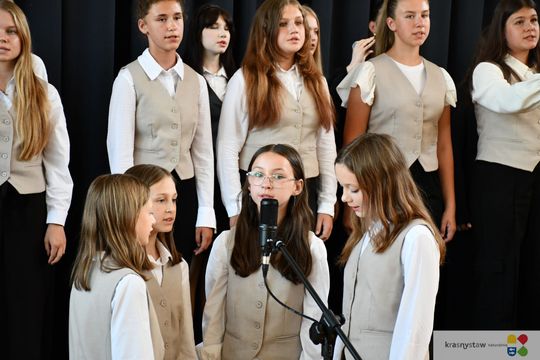 Publiczna Szkoła Podstawowa nr 4 w Krasnymstawie pożegnała absolwentów [GALERIA ZDJĘĆ]