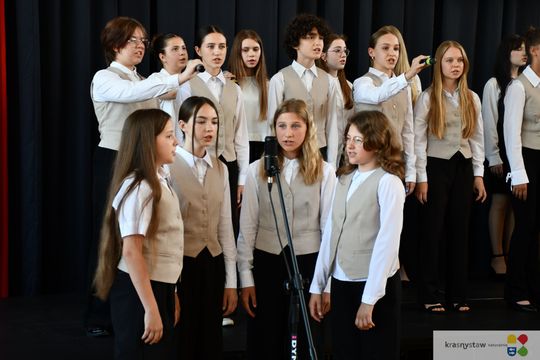 Publiczna Szkoła Podstawowa nr 4 w Krasnymstawie pożegnała absolwentów [GALERIA ZDJĘĆ]