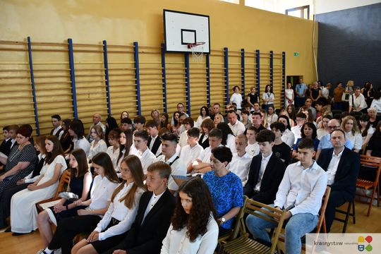 Publiczna Szkoła Podstawowa nr 4 w Krasnymstawie pożegnała absolwentów [GALERIA ZDJĘĆ]