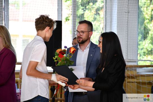 Publiczna Szkoła Podstawowa nr 4 w Krasnymstawie pożegnała absolwentów [GALERIA ZDJĘĆ]