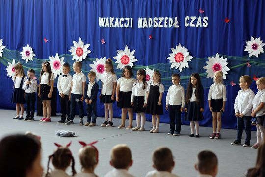 Uroczyste zakończenie roku szkolnego w Szkole Podstawowej w Leśniowicach [GALERIA ZDJĘĆ]