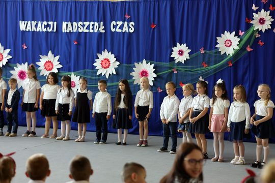 Uroczyste zakończenie roku szkolnego w Szkole Podstawowej w Leśniowicach [GALERIA ZDJĘĆ]