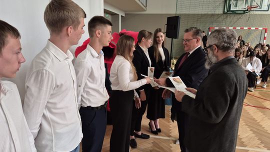 Zakończenie roku szkolnego 2024/25 w II Liceum Ogólnokształcącym w Chełmie [GALERIA ZDJĘĆ]