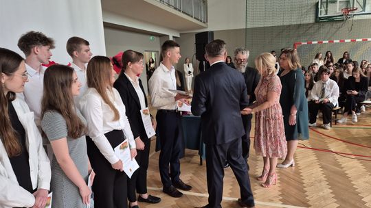 Zakończenie roku szkolnego 2024/25 w II Liceum Ogólnokształcącym w Chełmie [GALERIA ZDJĘĆ]