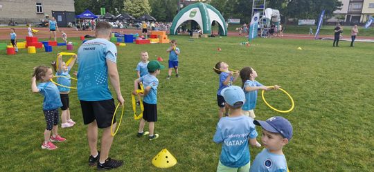 Chełm. Wielki Finał Akademii Sportu AS na stadionie przy II LO! Dużo zabawy i radości! [GALERIA ZDJĘĆ]