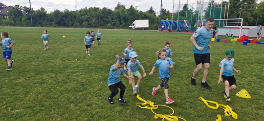 Chełm. Wielki Finał Akademii Sportu AS na stadionie przy II LO! Dużo zabawy i radości! [GALERIA ZDJĘĆ]