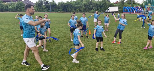Chełm. Wielki Finał Akademii Sportu AS na stadionie przy II LO! Dużo zabawy i radości! [GALERIA ZDJĘĆ]