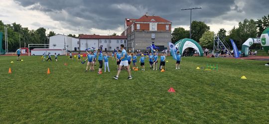 Chełm. Wielki Finał Akademii Sportu AS na stadionie przy II LO! Dużo zabawy i radości! [GALERIA ZDJĘĆ]