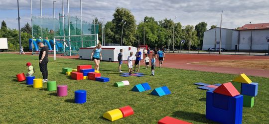 Chełm. Wielki Finał Akademii Sportu AS na stadionie przy II LO! Dużo zabawy i radości! [GALERIA ZDJĘĆ]