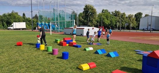 Chełm. Wielki Finał Akademii Sportu AS na stadionie przy II LO! Dużo zabawy i radości! [GALERIA ZDJĘĆ]