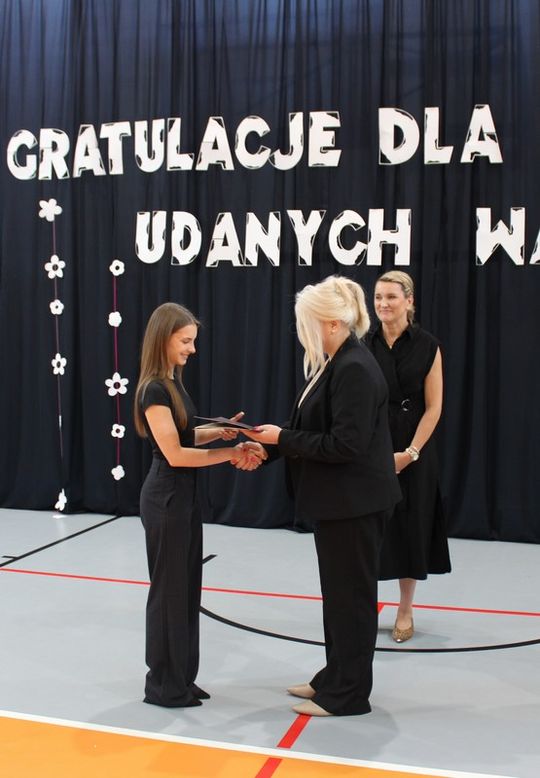 Pow. krasnostawski. Zakończenie roku szkolnego 2024/2025 w szkołach ponadpodstawowych [GALERIA ZDJĘĆ]