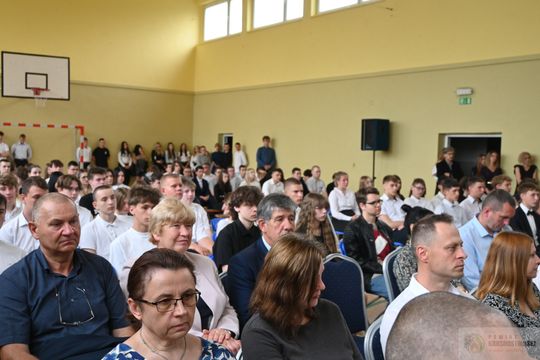 Pow. krasnostawski. Zakończenie roku szkolnego 2024/2025 w szkołach ponadpodstawowych [GALERIA ZDJĘĆ]