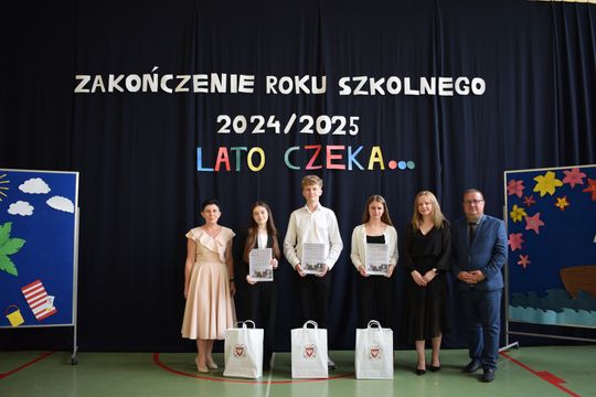 Pow. krasnostawski. Zakończenie roku szkolnego 2024/2025 w szkołach ponadpodstawowych [GALERIA ZDJĘĆ]