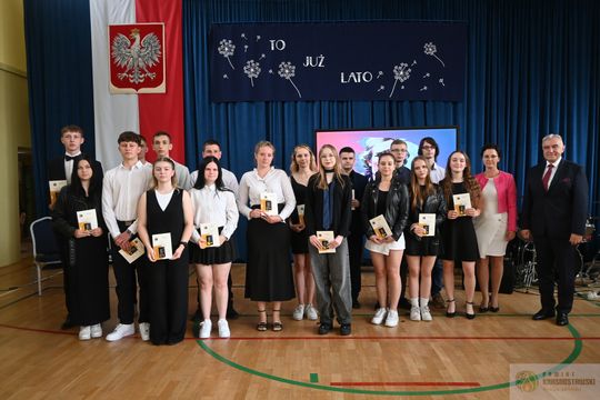 Pow. krasnostawski. Zakończenie roku szkolnego 2024/2025 w szkołach ponadpodstawowych [GALERIA ZDJĘĆ]