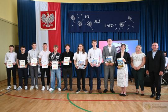 Pow. krasnostawski. Zakończenie roku szkolnego 2024/2025 w szkołach ponadpodstawowych [GALERIA ZDJĘĆ]