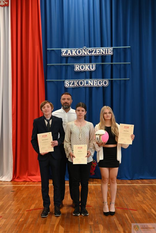 Pow. krasnostawski. Zakończenie roku szkolnego 2024/2025 w szkołach ponadpodstawowych [GALERIA ZDJĘĆ]