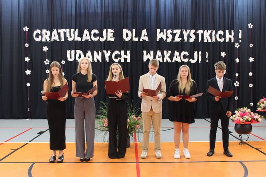 Pow. krasnostawski. Zakończenie roku szkolnego 2024/2025 w szkołach ponadpodstawowych [GALERIA ZDJĘĆ]