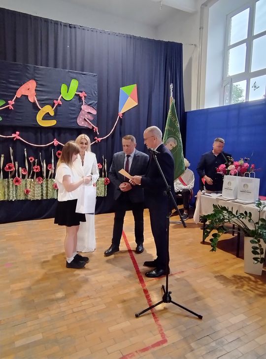 Pow. krasnostawski. Zakończenie roku szkolnego 2024/2025 w szkołach ponadpodstawowych [GALERIA ZDJĘĆ]