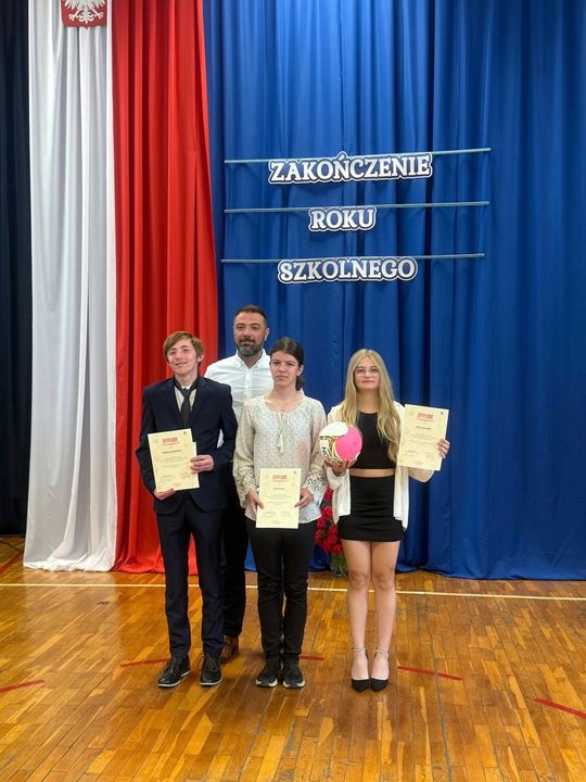 Zakończenie roku szkolnego 2024/2025 w Zespole Szkół Nr 1 im. Tadeusza Kościuszki w Krasnymstawie [GALERIA ZDJĘĆ]
