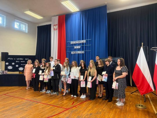 Zakończenie roku szkolnego 2024/2025 w Zespole Szkół Nr 1 im. Tadeusza Kościuszki w Krasnymstawie [GALERIA ZDJĘĆ]
