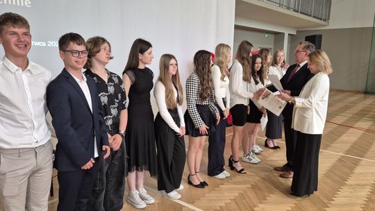 Zakończenie roku szkolnego 2024/25 w II Liceum Ogólnokształcącym w Chełmie [GALERIA ZDJĘĆ]
