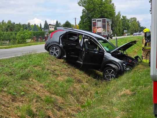 70-latka wjechała KIA do rowu w Urszulinie. Na szczęście nikt nie ucierpiał [ZDJĘCIA]