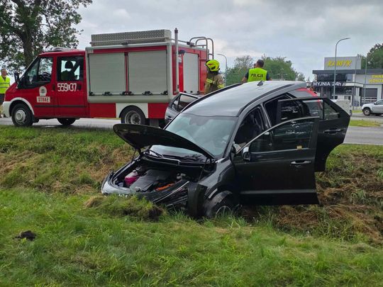70-latka wjechała KIA do rowu w Urszulinie. Na szczęście nikt nie ucierpiał [ZDJĘCIA]